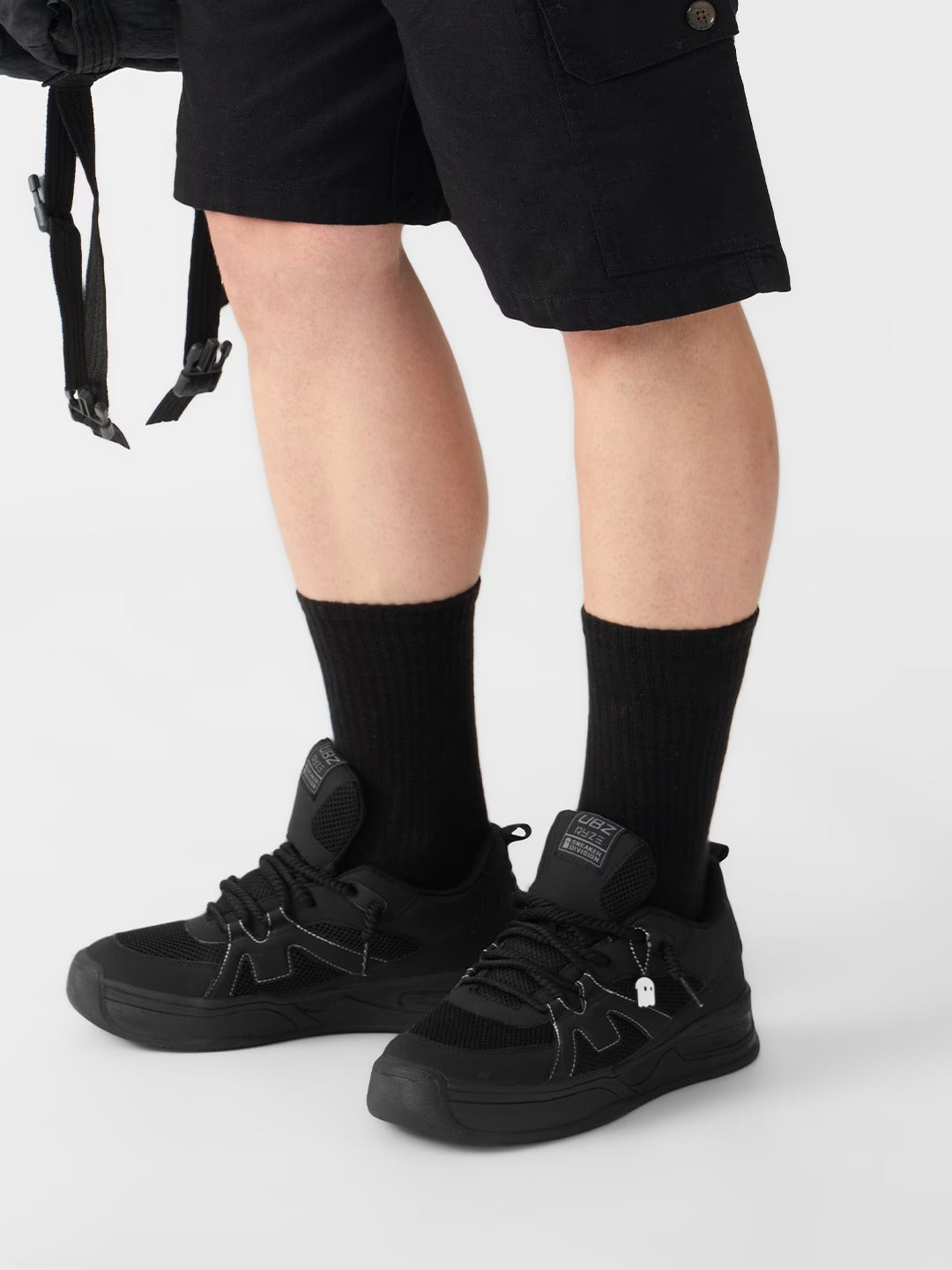 Shoevy All-Black Low-Top Sneakers | Minimal Casual Everyday Shoes